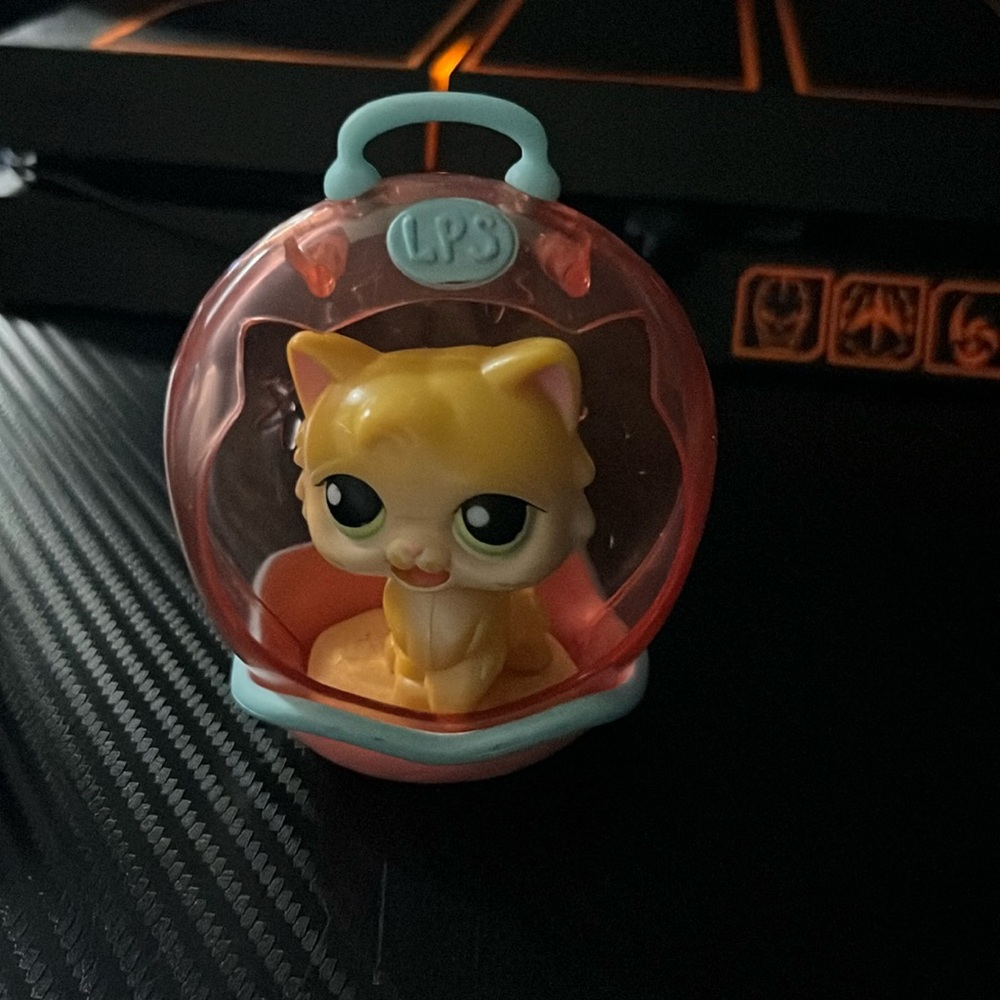 Rare!! littlest Pet Shop 2005 yellow cat